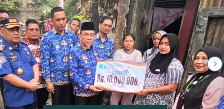 Korban Kebakaran Lubeg Terima Bantuan 1 Korban kebakaran di lubeg terima bantuan