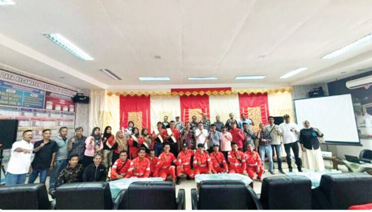 LPS Kurao Pagang Optimalkan Pelayanan Sampah, Perkuat Peran Operator dan Kerja Sama TJSL 1 RAPAT KOORDINASI LPS—LPS Kelurahan Kurao Pagang, Kecamatan Nanggalo, Kota Padang mengadakan rapat koordinasi bersama RT, RW, LPM dan LKK Kelurahan Kurao Pagang, Minggu (13/7) di Aula Kantor Camat Nanggalo.