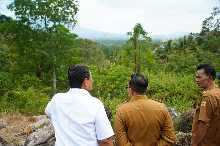 Rutan Kelas II B Over Kapasitas, Lahan Seluas 2 Hektare Disiapkan 1 TINJAU LOKASI— Bupati Tanahdatar Eka Putra meninjau lokasi tanah seluas 2 Hektarre berlokasi di Jorong Panti, Nagari Rambatan, Kecamatan Rambatan, Kabupaten Tanah Datar.
