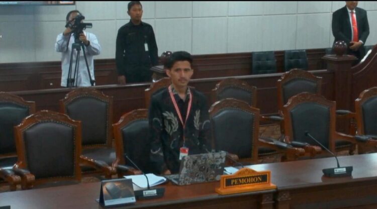 Mahasiswa Pascasarjana UI Asal Sumbar, Ajukan Uji Materi UU Advokat ke Mahkamah Konstitusi, Soroti Sulitnya Akses Bantuan Hukum 1 AJUKAN UJI MATERI— Mahasiswa Pascasarjana UI asal Sumbar, Nanang Kosasih, SH mengajukan uji materi UU Advokat ke Mahkamah Konstitusi