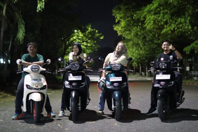 Menara Agung Gelar Nocturnity Riding, Komunitas Honda Matic 160 Jelajahi Kota Padang Malam Hari 1 RIDING MALAM—Komunitas Honda Matic 160 mengikuti kegiatan Nocturnity Riding yang diselenggarkan PT Menara Agung.