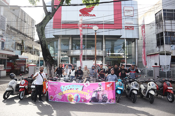 Scoopy Velocreativity Ramaikan Kota Padang, City Rolling Kini Makin Fashionable 1 GATHERING—Menara Agung mengajak pengguna Honda Scoopy di Kota Padang dalam rangkaian kegiatan Gathering & City Rolling Honda Scoopy Velocreativity.