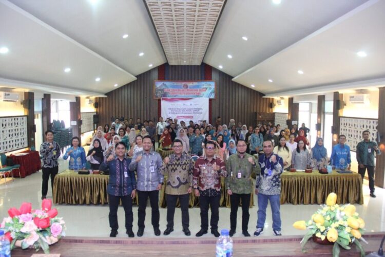 OJK Sumbar Genjot Literasi Keuangan di Daerah 3 T, Pelaku UMKM dan Pariwisata di Mentawai Diedukasi 1 EDUKASI—OJK Sumbar melakukan edukasi untuk meningkatkan literasi dan injkusi keuangan di Kabupaten Kepulauan Mentawai.