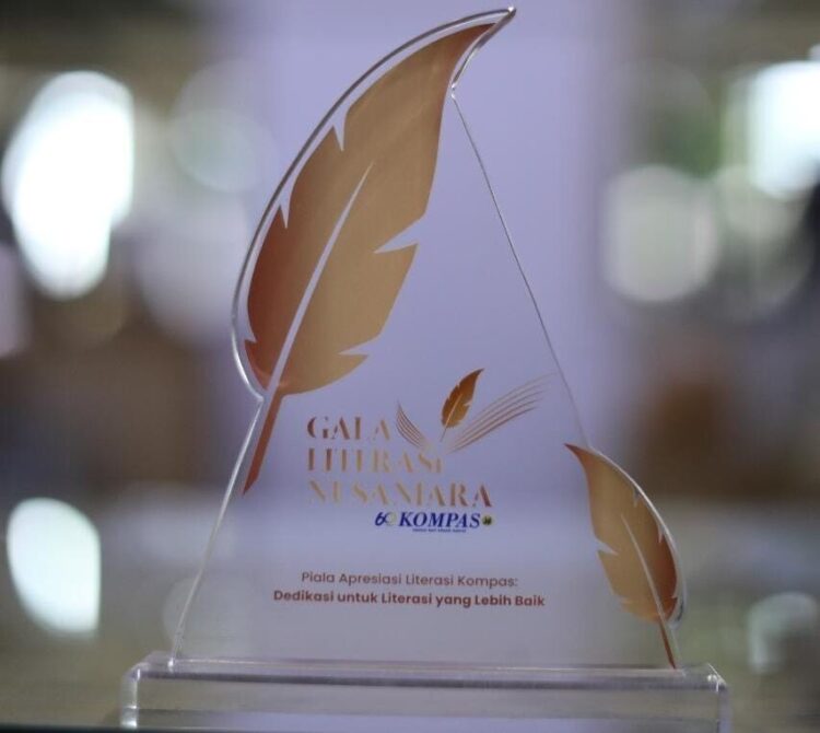 PENGHARGAAN—PT PLN (Persero) mendapatkan penghargaan Literasi Nusantara 2025 dalam perhelatan puncak perayaan HUT Ke-60 Harian Kompas.