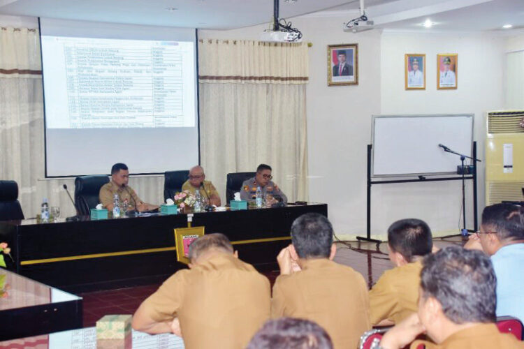 Peringatan Ganda di Kabupaten Agam, Nasionalisme dan Sejarah Lokal Dibingkai Meriah 1 RAPAT KOORDINASI— Pemkab Agam menggelar rapat koordinasi dalam rangka persiapan pelaksanaan HUT Kemerdekaan RI ke-80 dan peringatan HUT ke-32 perpindahan Ibukota Kabupaten Agam ke Lubuk Basung, di Aula Kantor Bupati Agam, Senin (14/7).