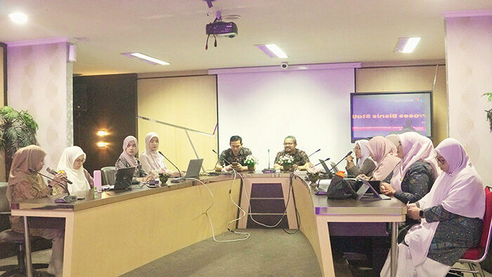 Pemko dan BPS Bukittinggi Perkuat Produksi Data Lewat Pembinaan Statistik Sektoral 1 PEMBINAAN STATISTIK SEKTORAL— Pemko bersama BPS Kota Bukittinggi gelar kegiatan Pembinaan Statistik Sektoral yang berfokus pada domain Proses Bisnis Statistik. Kegiatan ini berlangsung di Bukittinggi Command Center (BCC), Kamis, 10 Juli 2025.