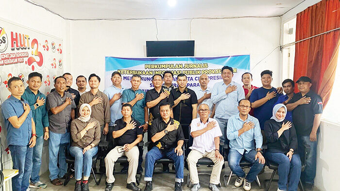 PJKIP Sumbar Kawal Transparansi Sesuai Asta Cita Prabowo 1 SILATURAHMI— PJKIP Sumbar melakukan silaturahmi bersama dengan Subdit I (Bidang Politik) Direktorat Intelkam Polda Sumbar, di Kantor Mabes Online Jalan Veteran 50 Padang, Kamis (17/7).