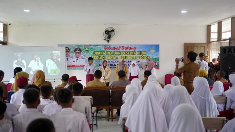 Satu satunya Kabupaten di Sumatera, Peroleh Pragram Sekolah Rakyat 1 MULAI—Pertanggal 14 juli 2025 telah dimulai pelaksanaan proses belajar mengajar dalam bentuk boarding school (sekolah berasrama), yang
diselenggarakan di BLK Lubuak Selasih Kecamatan Gunung Talang sebagai sekolah rintisan.