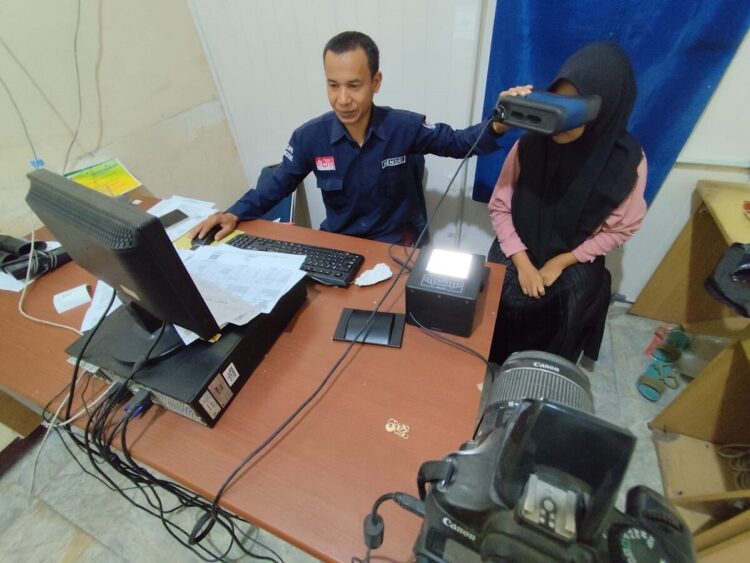 Libur Sekolah, Perekaman e-KTP Meningkat 1 LAYANAN REKAM DATA— Pengurusan dokumen kependudukan berupa e-KTP meningkat selama libur sekolah tahun 2025 ini, peningkatan jumlah tersebut bahkan mencapai 120 orang perhari, sementara hari biasanya hari berkisar 10 hingga 20 orang.