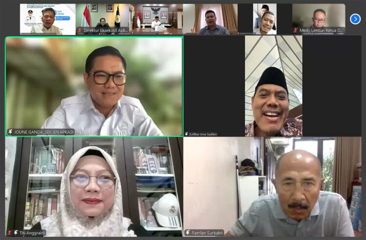 DISKUSI TERBUKA— Apkasi menggelar diskusi terbuka untuk menyerap aspirasi daerah menghadapi dinamika politik nasional paska Putusan Mahkamah Konstitusi (MK) soal pemisahan pemilihan nasional 
dan daerah.