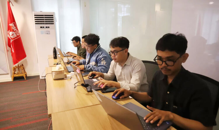 PSI Umumkan DPT Pemilihan Raya, 187.306 Orang Kader Berhak Memilih Calon Ketum Baru 1 VERIFIKASI— Tim verifikasi keanggotaan terkait Pemilihan Raya untuk menetapkan Ketua Umum di Data Center Basecamp DPP PSI, Jakarta.