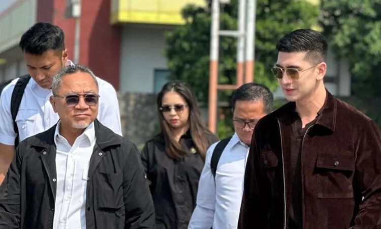 Gaet Suara Pemilih Muda, Raffi Ahmad dan Verrell Bramasta jadi Andalan Partai Politik 1 BERSAMA— Verrell Bramasta bersama Ketua Umum PAN, Zulkifli Hasan (Zulhas).