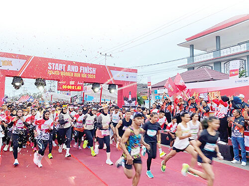 Police Woman Run 2025 Siap Digelar di Bukittinggi, Total Hadiah Capai Rp221 Juta 1 POLICE WOMAN RUN— Polresta Bukittinggi, kembali menggelar Police Woman Run (PWR), Minggu (10/8) mendatang. Tahun ini total hadiah mencapai Rp 221 juta dengan lokasi start dan finish di titik ikonik daerah setempat, Jam Gadang.