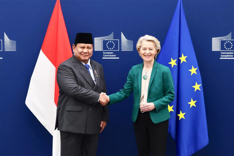 Negosiasi CEPA Tuntas, Prabowo Berhasil Perkuat Posisi Indonesia sebagai Negara yang Dihormati 1 PERTEMUAN BILATERAL— Presiden Prabowo Subianto melakukan pertemuan bilateral dengan Presiden Komisi Eropa Ursula von der Leyen
di Gedung Berlaymont, Brussels.