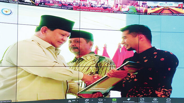 PELUNCURAN— Pemko Bukittinggi ikuti peluncuran secara resmi Koperasi Desa/Kelurahan Merah Putih 
oleh Presiden RI, Prabowo Subianto. Wali Kota Bukittinggi beserta jajaran, mengikuti kegiatan ini secara daring, 
di Bukittinggi Command Center (BCC), Senin (21/7).
