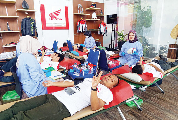 Rayakan HUT ke-55, PT Hayati Pratama Mandiri Gelar Aksi Sosial dan Donor Darah 1 DONOR DARAH— PT. Hayati Pratama Mandiri sebagai Main Dealer Sepeda Motor Honda wilayah Sumbar, menggelar aksi donor darah dalam rangka memperingati HUT ke-55.