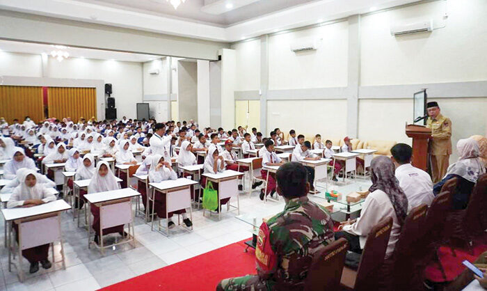 Usai Bertemu Ketum Andre Rosiade, IKBMY Sepakat Bergabung dengan IKM Yogyakarta 1 SEKOLAH RAKYAT DIMULAI— Wakil Wali Kota Padang, Maigus Nasir menghadirio langsung hari pertama pelaksanaan Masa Pengenalan Lingkungan Sekolah (MPLS) Sekolah Rakyat, di Balai Besar Pendidikan dan Pelatihan Kesejahteraan Sosial (BBPPKS), Senin (14/7).