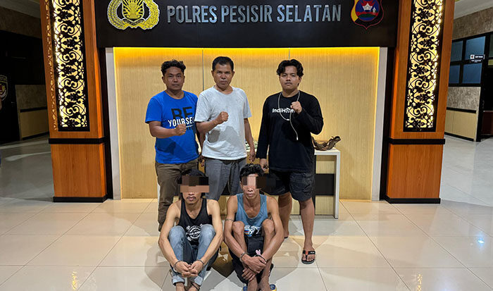 Sehari, Dua Pengedar Sabu dan Ganja Diciduk 1 PENGEDAR— Pelaku DI dan RZ yang menjadi pengedar narkoba ditangkap Tim Satresnarkoba Polres Pessel.