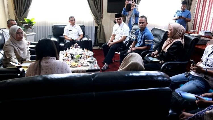 Sekda Terima Kunjungan BPKP Perwakilan Sumatera Barat 1 Sekretaris Daerah Kabupaten Tanah Datar Abdurrahman Hadi menerima kunjungan kerja