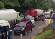 Sitinjau Lauik Macet Parah Gegara Truk Tabrakan