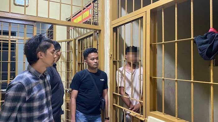 Bejat!, Sopir Angkot Cabuli Pelajar hingga Hamil, 4 Kali Beraksi di Mobil yang Diparkir 1 CABUL— Pelaku RS yang mencabuli anak di bawah umur hingga hamil diamankan oleh jajaran Satreskrim Polres Padangpanjang.