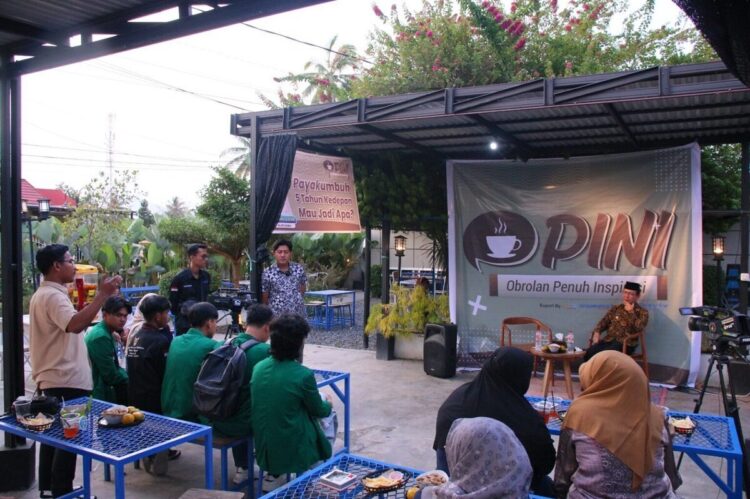 Tak Cuma Bicara, Zulmaeta Buktikan Komitmen untuk Payakumbuh dari Hati 1 NARASUMBER—Wali Kota Payakumbuh Zulmaeta saat menjadi narasumber dalam talkshow “Opini (Obrolan Penuh Inspirasi)” yang digelar Denai TV di Sky Way Coffee