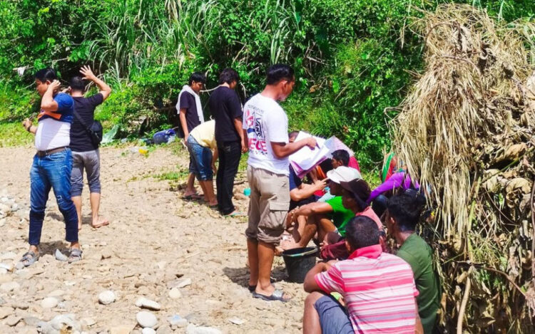 Tambang Ilegal di Sungai Batang Maek Digerebek, 14 Pelaku Ditangkap, Mesin Sedot hingga Butiran Emas Disita 1 TAMBANG ILEGAL— Tim Satreskrim Polres Limapuluh Kota mengamankan 14 orang di lokasi tambang emas ilegal di aliran di Sungai Batang Maek, Jorong Pasar Usang Kenagarian Pangkalan.