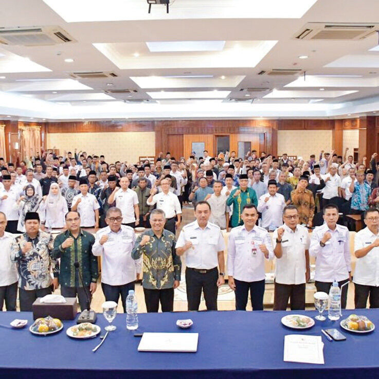 Tutup Bimtek Evaluasi Gerakan Nagari Madani, Wabup Agam: Asesor Jadi Agen Perubahan 1 PENUTUPAN BIMTEK— Wakil Bupati Agam, H. Muhammad Iqbal, SE, M.Com, secara resmi menutup kegiatan Bimbingan Teknis bagi Tim Evaluasi Gerakan Nagari Madani di Hotel Sakura Syariah, Lubuk Basung, Rabu (9/7).