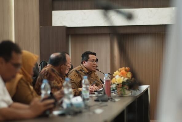 FGD Efektivitas Restocking Ikan Endemik Bilih, Wabup Ahmad Fadly Harapkan Aksi Nyata 1 SAMBUTAN— Wakil Bupati Ahmad Fadly saat berikan sambutan pada acara Focus Group Discussion (FGD) yang digelar Selasa (15/7) di Aula Kantor Gubernur oleh Dinas Kelautan dan Perikanan sumbar bersama PKSPL-IPB.