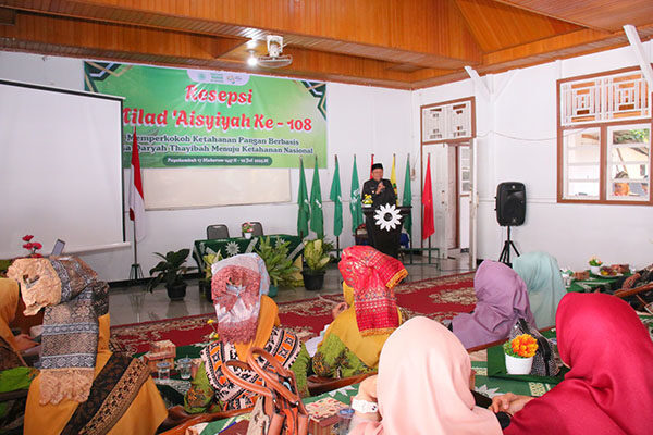 Aisyiyah Miliki Peran dalam Memperkuat Ketahanan Pangan Nasional 1 SAMBUTAN—Wakil Wali Kota Payakuimbuh Elzadaswarman saat memberi sambutan pada Milad ke-108 Aisyiyah, Gedung Gambir, Minggu (13/7).