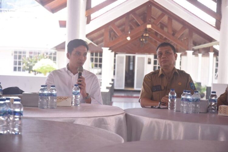 INTEGRASI GEOPRAK— Wali Kota Sawahlunto Riyanda Putra memberikan sambutan saat memimpin rapat lanjutan rencana intgerasi Geopark Sawahlunto, di Balairung Rumah Dinas Wali Kota, Selasa (1/7).