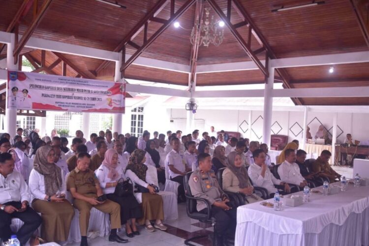 Sawahlunto Dukung Peresmian Koperasi Merah Putih Nasional, 37 Koperasi Telah Kantongi Legalitas 1 PERESMIAN KOPDES— Wali Kota Sawahlunto Riyanda Putra, didampingi unsur Forkopimda, mengikuti peresmian kelembagaan
Koperasi Merah Putih (KMP) yang dilaksanakan secara nasional dan dipimpin langsung oleh Presiden Republik Indonesia, Prabowo Subianto, melalui Zoom Meeting dari Balairung Rumah Dinas Wali Kota.