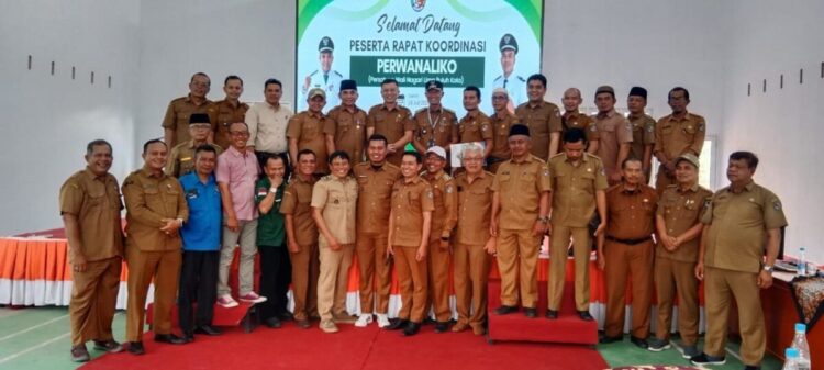 PERWANALIKO Desak Nasib Wali Nagari Non Aktif Diperjelas 1 FOTO BERSAMA—Ketua Persatuan Walinagari Walinagari (PERWANALIKO) Kabupaten Limapuluh Kota, Idris foto bersama usaoi kegiatan.