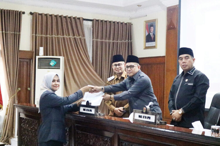 Wawako Hadiri Rapat Paripurna Pandangan Umum Fraksi Atas Raperda RPJMD 2025-2029 1 RAPAT PARIPURNA— Wakil Wali Kota Bukittinggi hadiri rapat paripurna dengan agenda mendengarkan pandangan umum atas rancangan peraturan daerah (raperda) Rencana Pembangunan Jangka Menengah Daerah (RPJMD) 2025-2029.