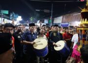 Ribuan Pengunjung Saksikan Prosesi Maarak Jari-Jari, Wakil Wali Kota Pariaman Mulyadi Ingatkan Warga Jaga Ketertiban