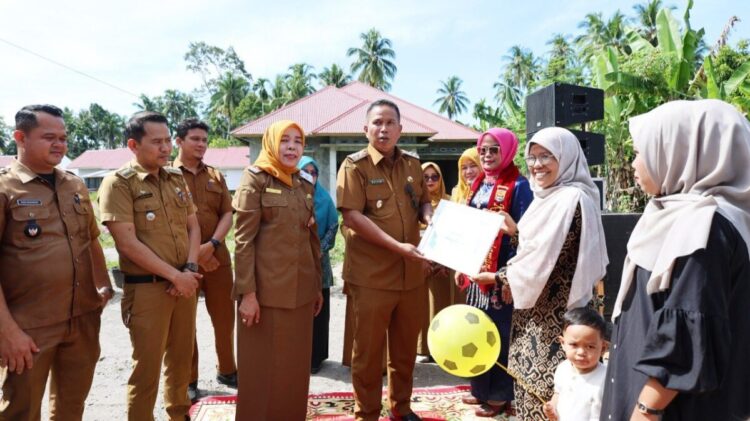 GERAKAN POSYANDU AKTIF— Wakil Wali Kota Pariaman, Mulyadi, secara resmi membuka Gerakan Posyandu Aktif tingkat Kota Pariaman tahun 2025 yang dipusatkan di Desa Kampung Apar, Kecamatan Pariaman Selatan, Selasa (8/7).