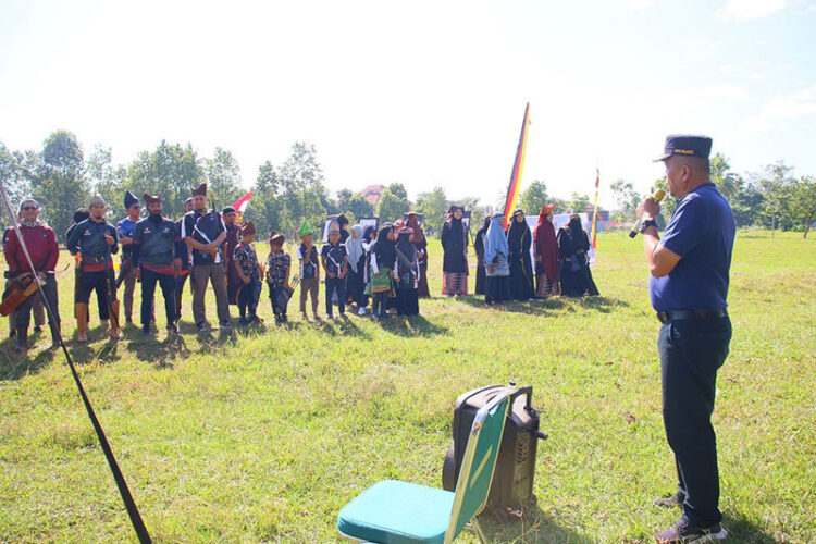 PEMBUKAAN LIGA PANAHAN BERKUDA— Wakil Wali Kota Payakumbuh Elzadaswarman saat memberikan sambutan saat pembukaan  Liga Hedef Panahan Berkuda KPBI Sumatra Barat.