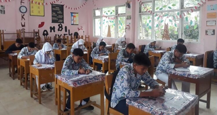 Pemko Padang Panjang Perjuangkan Hak Siswa dalam SPMB SMA 2025 1 UJIAN—Terlihat aktivitas siswa salahsatu SMP Negeri di Padangpanjang saat mengikuiti ujian akhir bulan lalu.