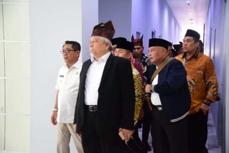 Bakamla RI Kunjungi Padangpariaman, Bupati Sambut Baik Rencana Pembangunan Instalasi Sensor NMSS 1 KUNJUNGAN KERJA— Bupati Padangpariaman John Kenedy Azis, saat menerima kunjungan kerja dan silaturahmi dari Badan Keamanan Laut Republik Indonesia (Bakamla RI) di ruang kerjanya.