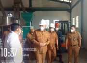 Didampingi Bupati Pasaman, Gubernur Tinjau Pabrik Pakan Ikan Beringin Rao