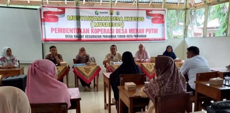 71 Koperasi Merah Putih Terbentuk di Pariaman 1 MUSYAWARAH—Suasana Musyawarah Desa pembentukan Koperasi Merah Putih yang dilaksanakan di Desa Kaluat, Kecamatan Pariaman Timur, Kota Pariaman.