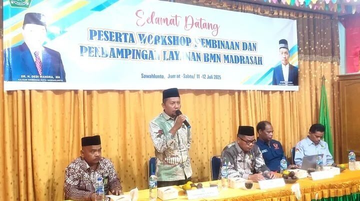 Tingkatkan Kualitas Pengelolaan BMN, Kemenag Gelar Penguatan Pengelolaan Aset Negara di Lingkungan Madrasah 1 SAMBUTAN—Kepala Kantor Kemenag Kota Sawahlunto, diwakili Kasubbag TU, H. Mustatir berikan sambutan saat membuka kegiatan secara resmi, Jumat (11/ 7) .