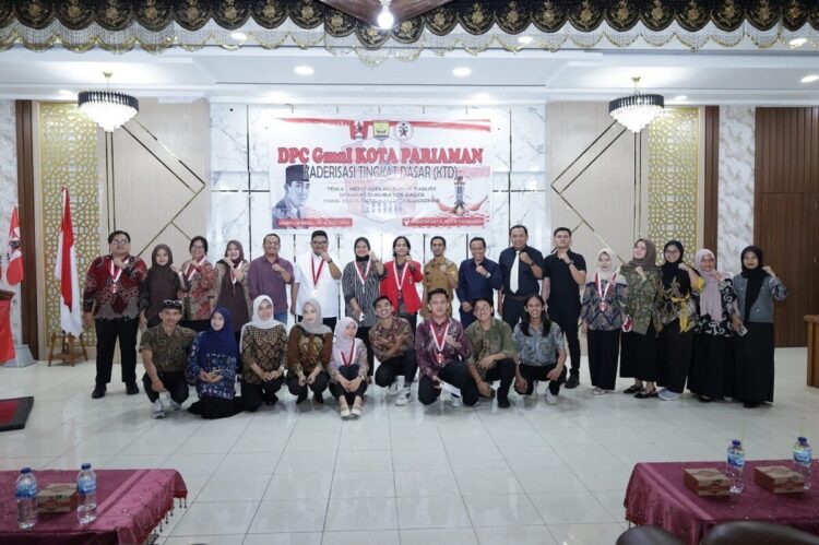 Manfaatkan Momentum KTD dengan Baik 1 KADERISASI— Kepala Kantor Kesatuan Bangsa dan Politik (Kesbangpol) Kota Pariaman, Ferry Ferdian Bagindo Putra, membuka secara resmi kegiatan kaderisasi tingkat dasar (KTD) perdana yang diselenggarakan oleh Gerakan Mahasiswa Nasional Indonesia (GMNI) Kota Pariaman, kemarin.