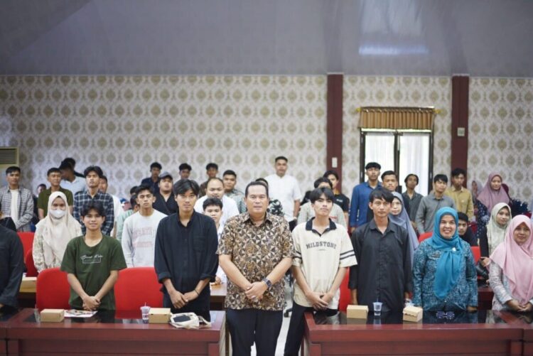 Pemko Pariaman Gelar Program Pasim Go International 1 FOTO BERSAMA—Wako Pariaman Yota Balad usai tandatangan kerjasama lakukan foto bersama Rektor Universitas Nasional Pasim .