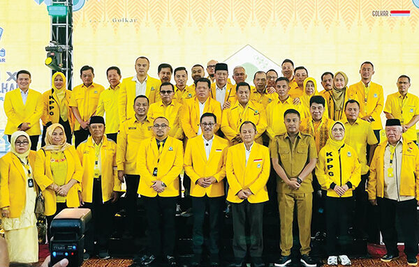 Musda XI Partai Golkar, Khairunas kembali Pimpin Partai Golkar Sumbar Periode 2025-2030 1 TERPILIH— Khairunas terpilih kembali mejadi Ketua DPD Partai Golkar Sumbar periode 2025-2023 pada Musda XI Partai Golkar, Senin (30/6) malam.