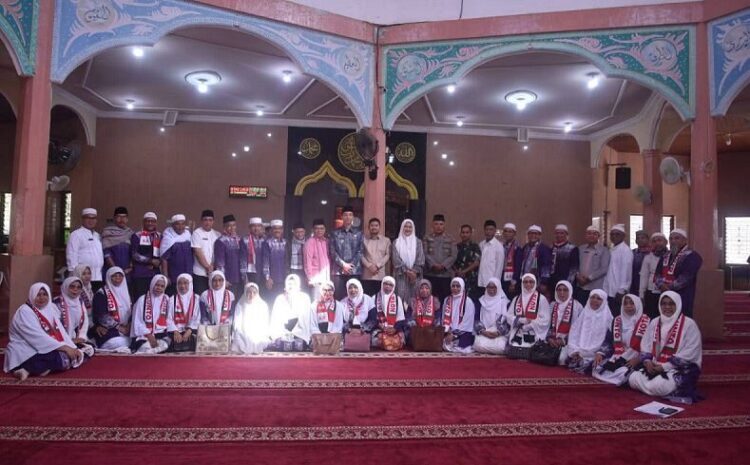 Saat Wirid Gabungan di Masjid Agung, Pemko Sawahlunto Sambut Kepulangan Jamaah Haji 2025 1 SAMBUT—Wali Kota Sawahlunto Riyanda Putra bersama Wakil Wali Kota Jeffry Hibatullah menghadiri kegiatan wirid gabungan
Pemerintah Kota Sawahlunto, yang sekaligus dirangkaikan dengan acara penyambutan jamaah haji Kota Sawahlunto Tahun 2025,
bertempat di Masjid Agung Nurul Islam