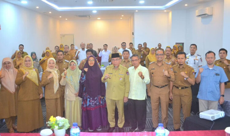 Pemko Padang Siapkan Diri untuk Verifikasi Penilaian Kota Sehat 2025 1 PERSIAPAN KOTA SEHAT— Wakil Wali Kota Padang, Maigus Nasir, saat memimpin Rapat Penentuan Objek Pantau Kota Sehat Tahun 202. Saat ini Kota Padang mulai mempersiapkan diri menghadapi Verifikasi Penilaian Kabupaten/Kota Sehat (KKS) Tahun 2025.