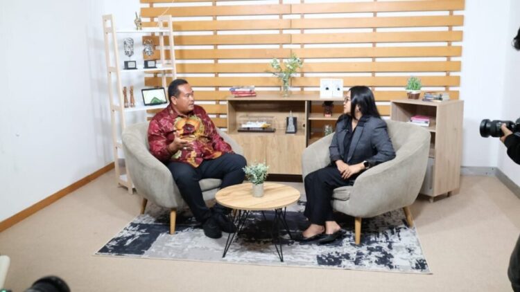 Wako Pariaman Promosi dan Tapping Program Nusa Raya di Jakarta 1 AUDIENSI—Wali Kota Pariaman, Yota Balad, saat melakukan audiensi dan tapping program Nusa Raya di Kompas Gramedia, Jakarta.