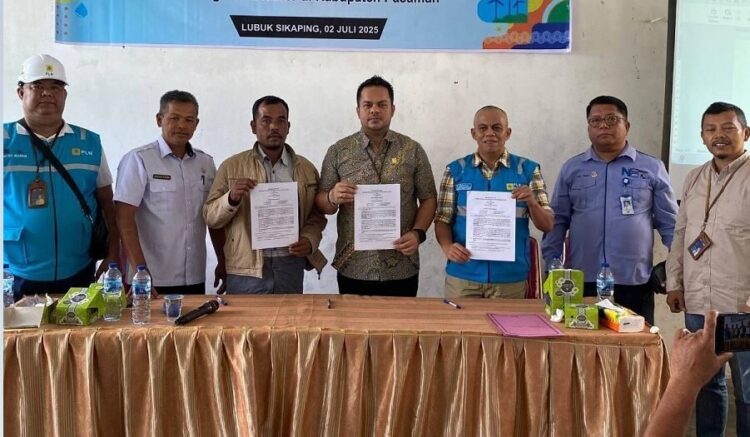 HILIRISASI GABAH—PT PLN (Persero) Unit Pelaksana Pelayanan Pelanggan (UP3) Bukittinggi bersama Dinas Perikanan dan Pangan Kabupaten Pasaman menggelar Forum Peningkatan Ketahanan Pangan dan Huller Listri, di aula kantor Dinas Perikanan dan Pangan Pasaman.