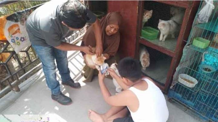Sawahlunto Gencar Vaksinasi Hewan Penular Rabies, 1.000 Dosis Disiapkan 1 VAKSINASI HEWAN— Dinas Ketahanan Pangan Pertanian dan Perikanan Kota Sawahlunto melalui Puskeswan mulai melaksanakan Vaksinasi Hewan Penular Rabies untuk tahun 2025 ini.